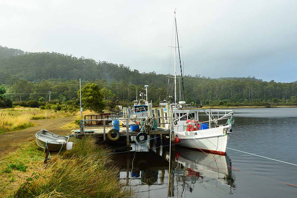 Fischerboote am Esperance River im Südosten Tasmaniens