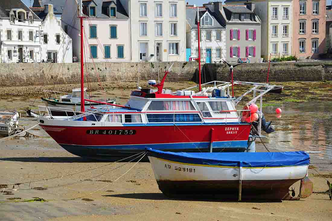 Hafenbucht der Île de Sein in der Bretagne